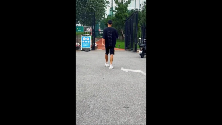 博主：国安下午开始备战与三镇的比赛，吴少聪、李磊现身训练场